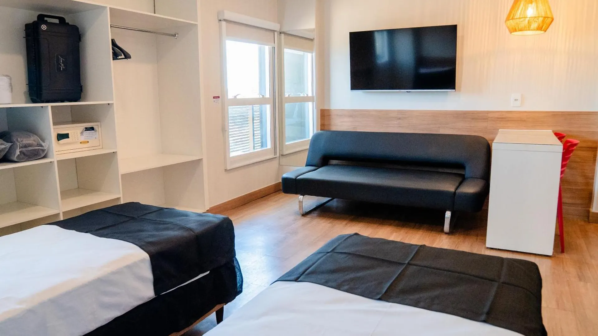 I5 Play Hotel أغواس كلاراس